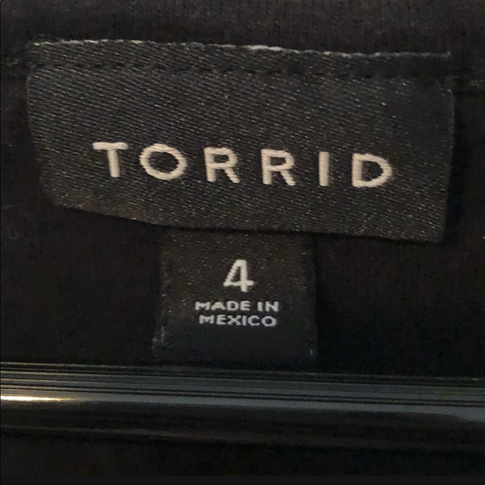 Torrid Top - Size 4 - Picture 3 of 5